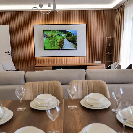 アパート Xhejn's 23