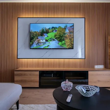 Xhejn's 23 * Δυρράχιο