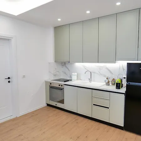 アパート Xhejn's 23 *